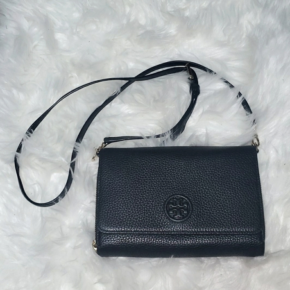 Tory Burch Flat crossbody wallet in black